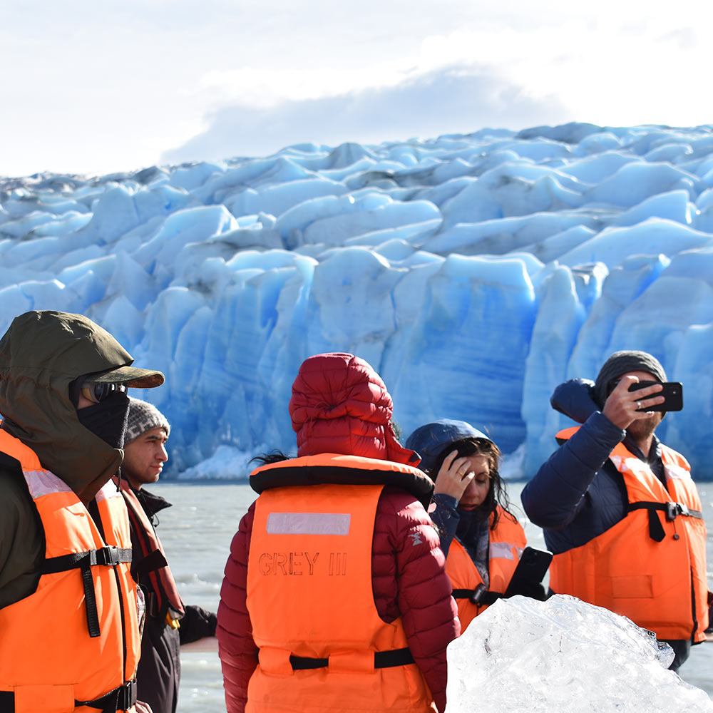 Navegación Grey + Milodón Entre Ulmos y Lengas